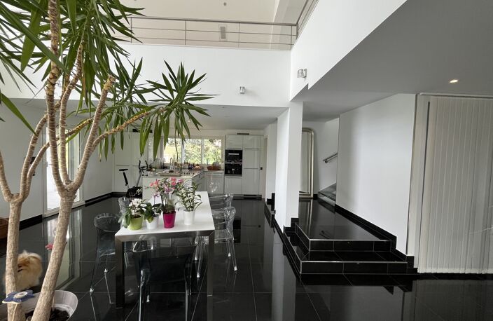 Réf: 11170**** Hégenheim limite Buschwiller: Propriété d'exception de haut standing & contemporaine. Très belles prestations, env. 300 m²  — photo 3