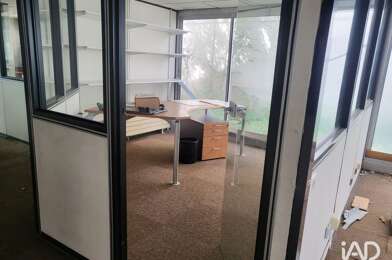 Bureau  692000 €