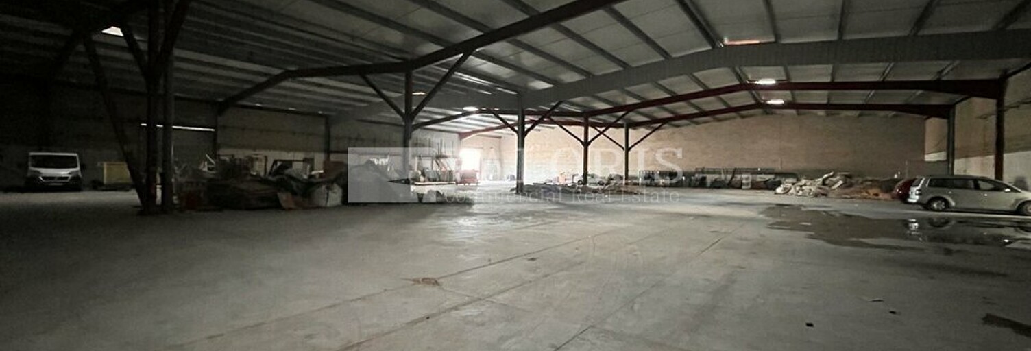 Commerce  3237 m² à louer à Gignac-la-Nerthe (13180)