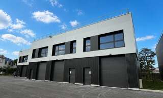 Commerce  1857 m² à louer à Décines-Charpieu (69150)