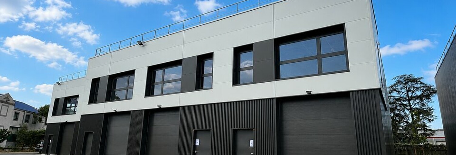 Commerce  1857 m² à louer à Décines-Charpieu (69150)