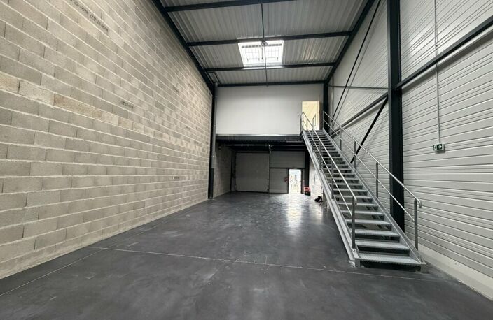 LOCAL D'ACTIVITE - ATELIER à LOUER — photo 2