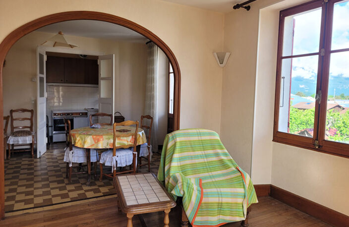 FAVERGES. APPARTEMENT 3 PIECES AVEC CAVE ET GARAGE — photo 4