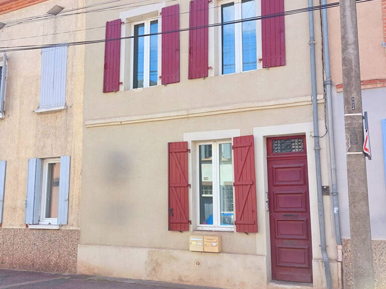 SOUS OFFRE vente en cours - Maison individuelle divisée en 2 appartements rapport locatif secteur Pelloutier — photo 1