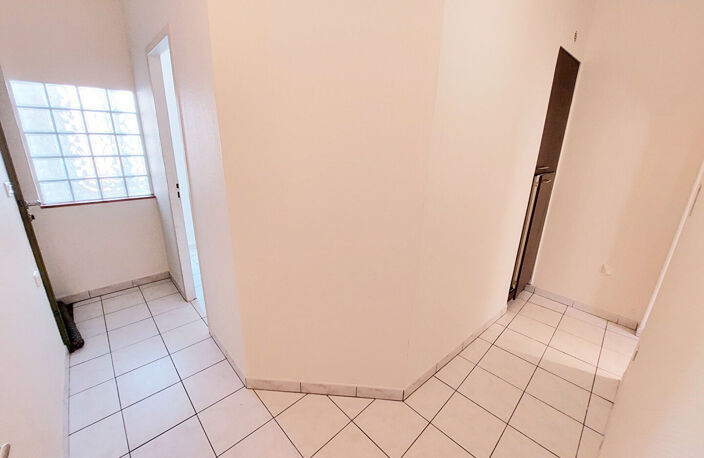 SOUS OFFRE vente en cours - Maison individuelle divisée en 2 appartements rapport locatif secteur Pelloutier — photo 3