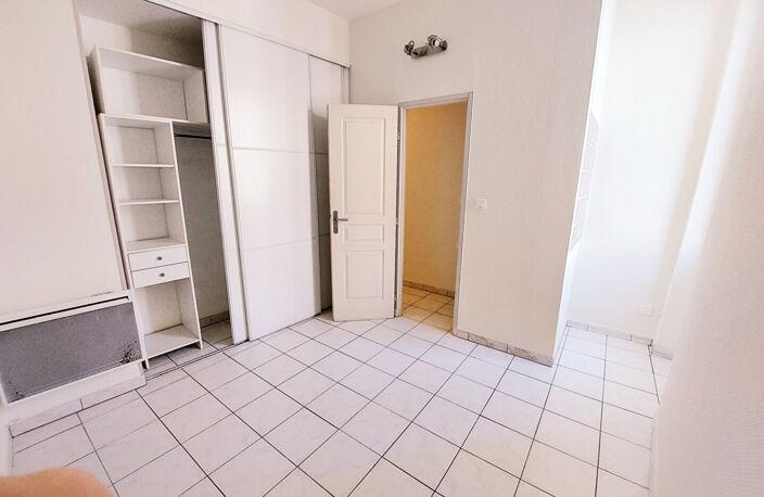 SOUS OFFRE vente en cours - Maison individuelle divisée en 2 appartements rapport locatif secteur Pelloutier — photo 5