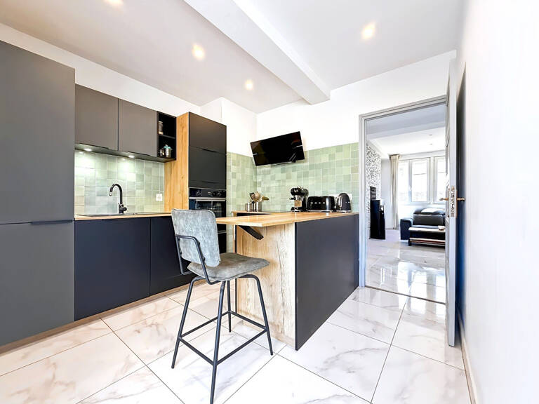 A VENDRE - T3 TRAVERSANT DE 80 M² ENTIÈREMENT RÉNOVÉ - LORETTO — photo 1