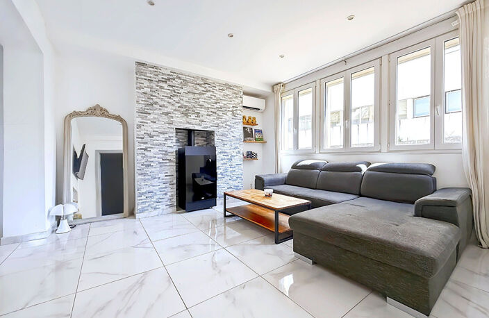 A VENDRE - T3 TRAVERSANT DE 80 M² ENTIÈREMENT RÉNOVÉ - LORETTO — photo 3
