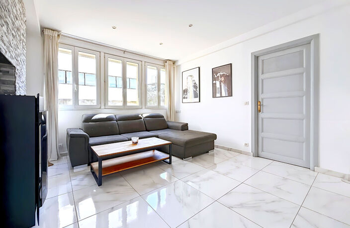 A VENDRE - T3 TRAVERSANT DE 80 M² ENTIÈREMENT RÉNOVÉ - LORETTO — photo 4