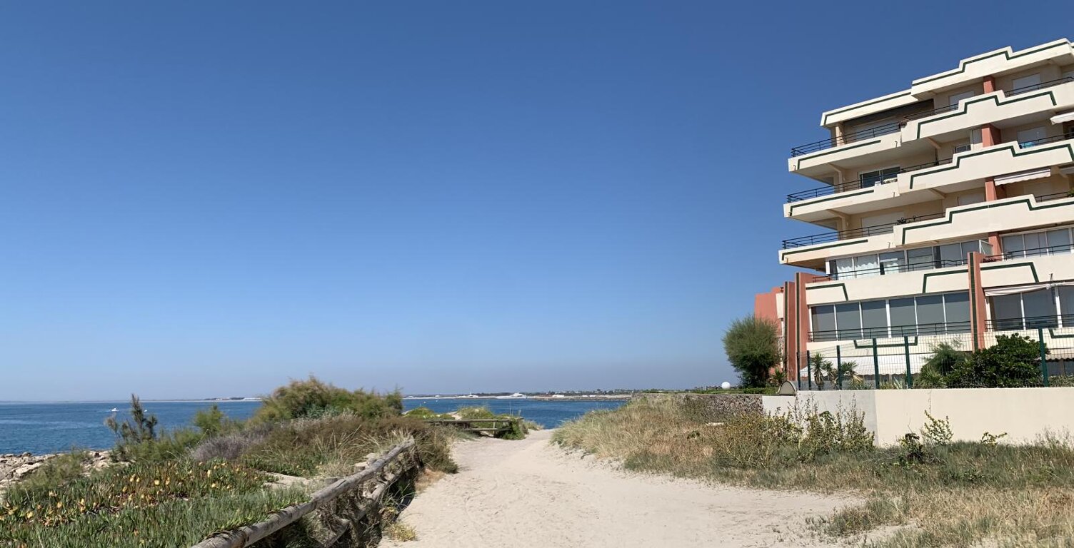 sete vue mer rez de jardin exceptionnel T2 bis avec dégagement cellier mitoyen et parking privatif couvert sécurisé — photo 1