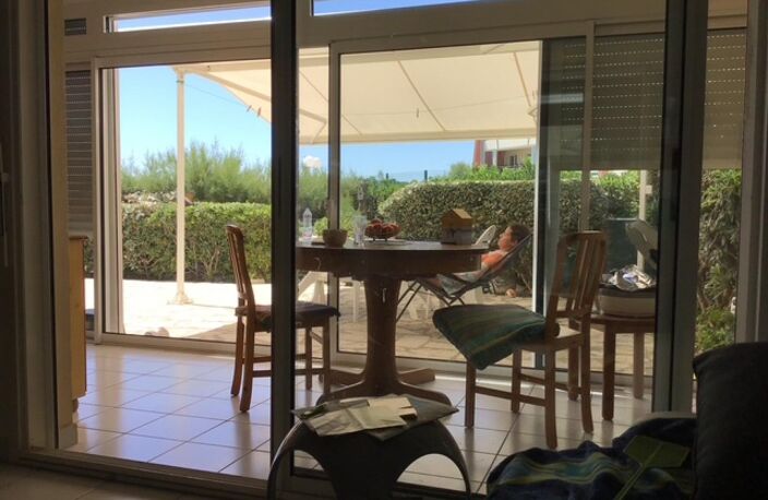 sete vue mer rez de jardin exceptionnel T2 bis avec dégagement cellier mitoyen et parking privatif couvert sécurisé — photo 2