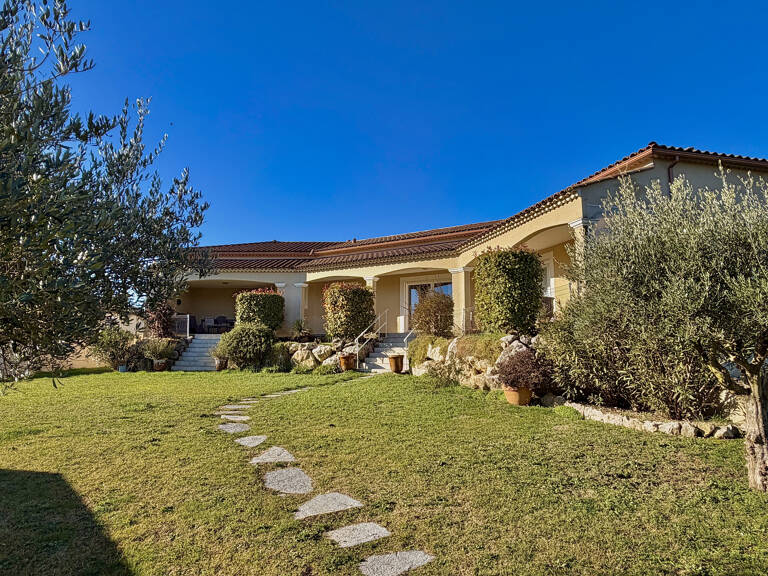 Villa récente de plain pied sur 2800 M2 de terrain — photo 1