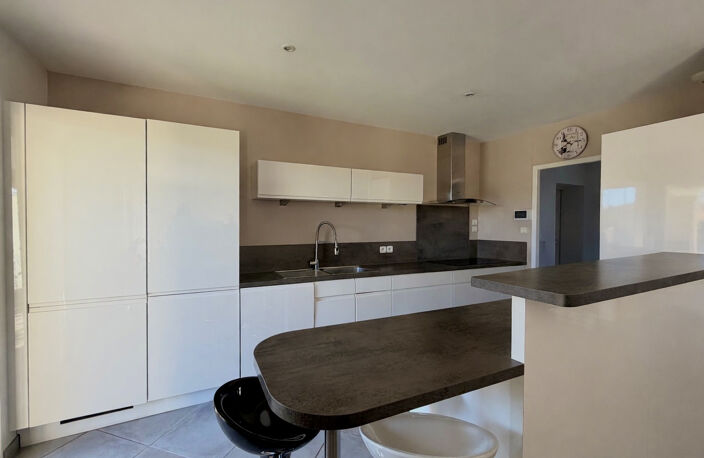 Villa récente de plain pied sur 2800 M2 de terrain — photo 4