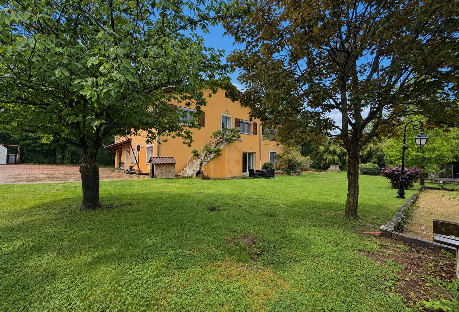 Grande maison familiale frontenas 280 m2 avec 5 chambres à 3 — photo 1