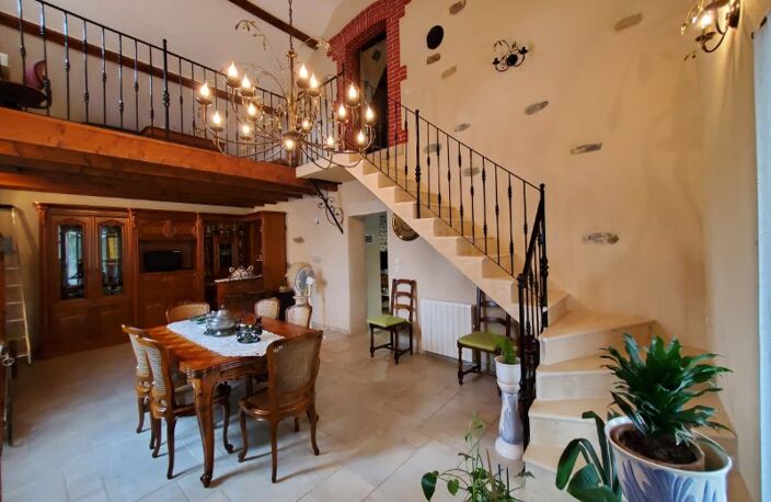 Domaine parsemé de plusieurs étangs, sa maison t4 et sa dépendance t2+2. — photo 3