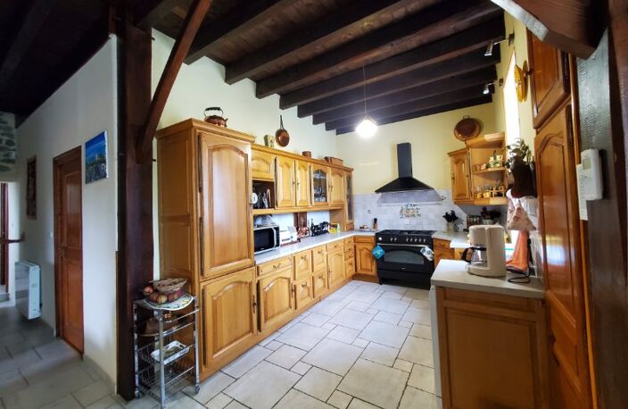 Domaine parsemé de plusieurs étangs, sa maison t4 et sa dépendance t2+2. — photo 4