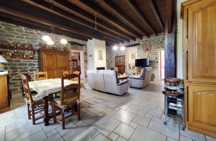 Domaine parsemé de plusieurs étangs, sa maison t4 et sa dépendance t2+2. — photo 5