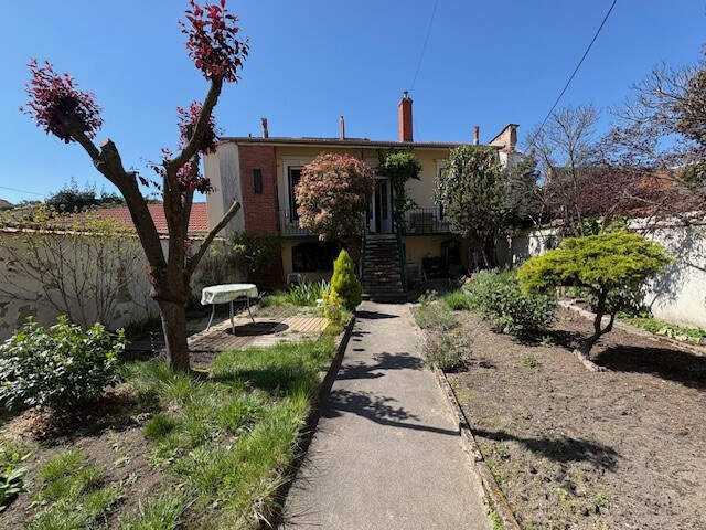 Maison de ville à vendre louée à Roanne de 54m2 sur un terra — photo du bien
