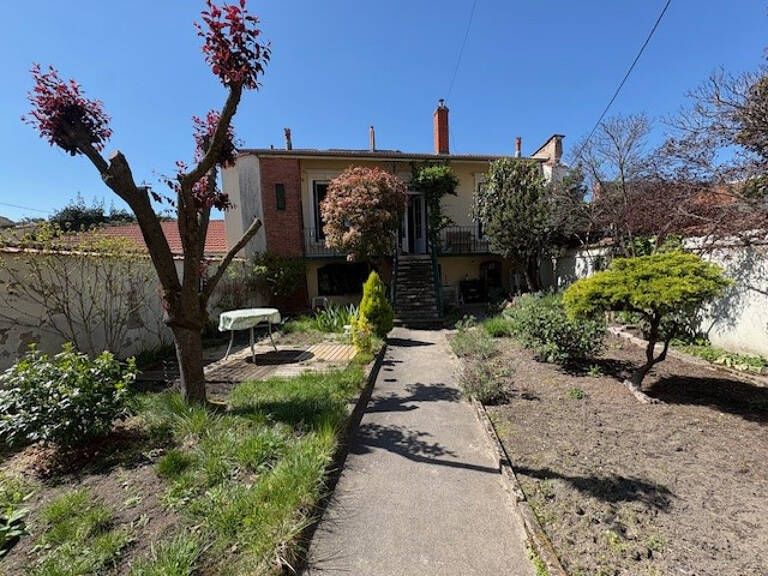 Maison de ville à vendre louée à Roanne de 54m2 sur un terra — photo 1