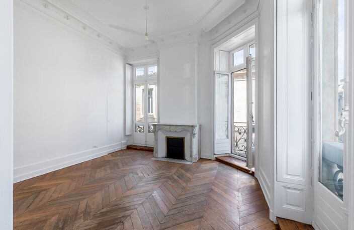 Bureau — photo 2