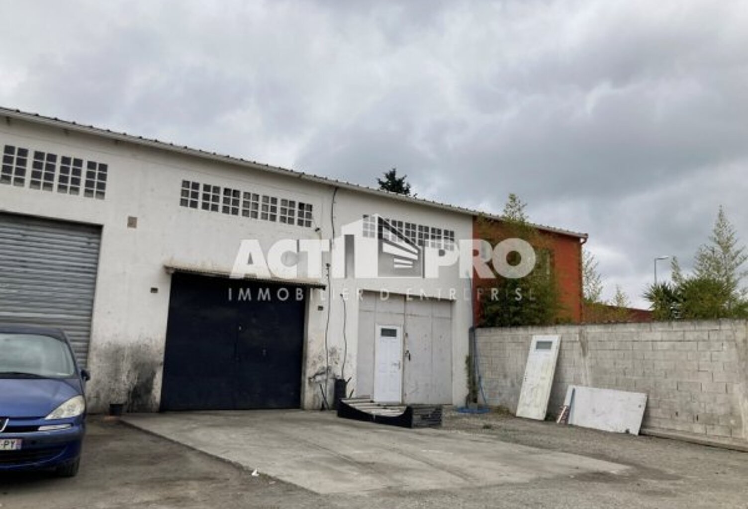 Entrepot à louer — photo 1