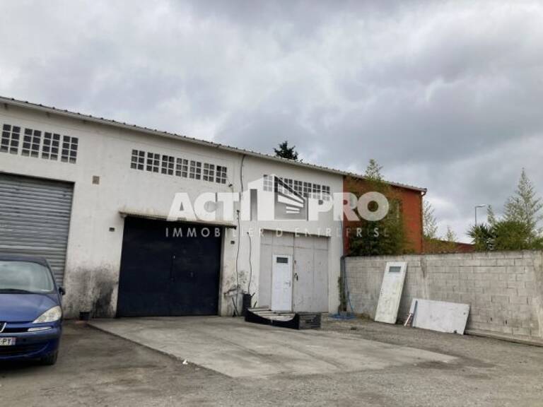 Entrepot à louer — photo 1