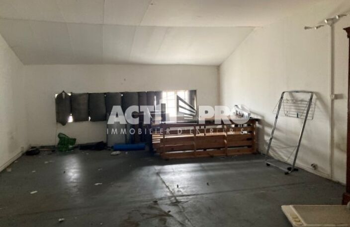 Entrepot à louer — photo 3