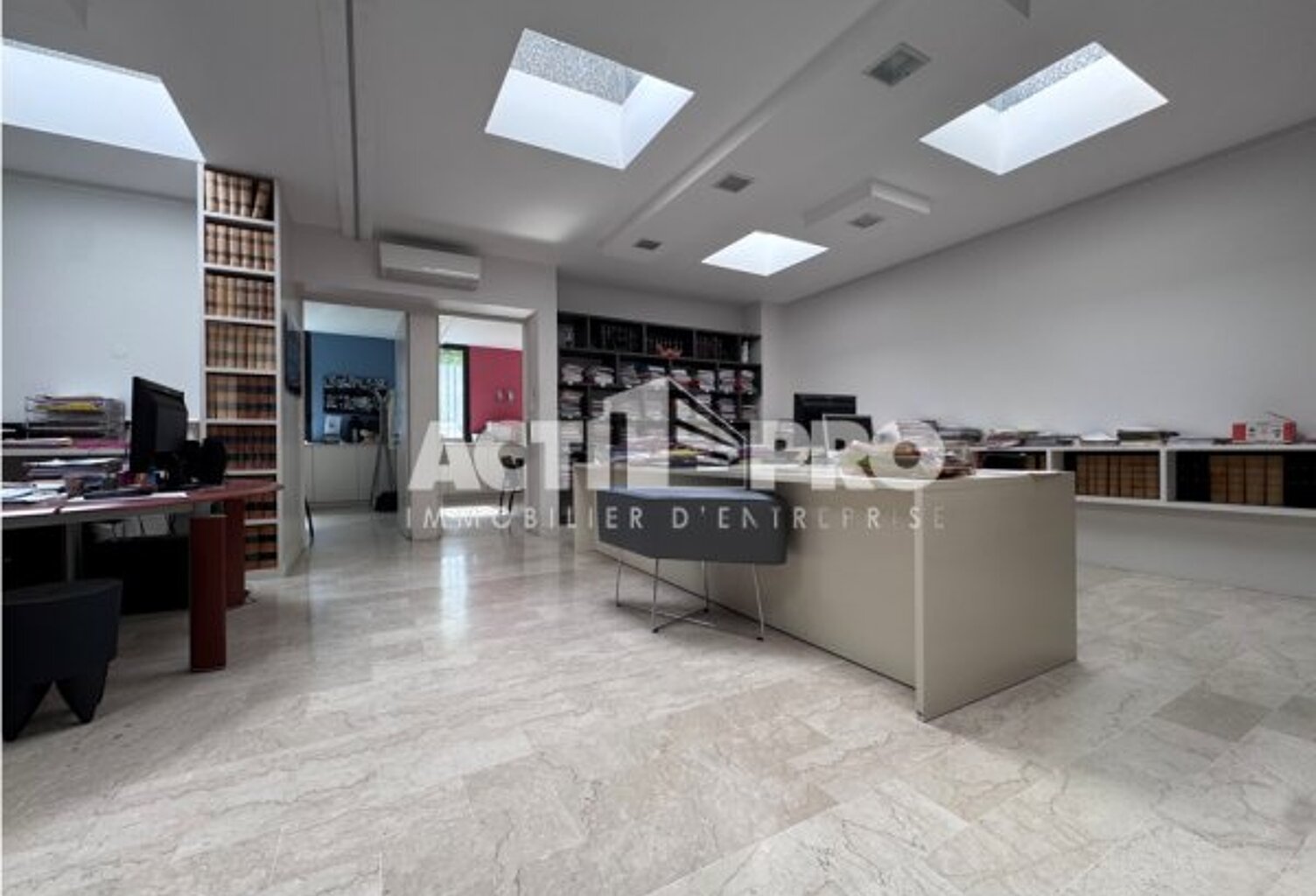 Bureaux à louer — photo 1