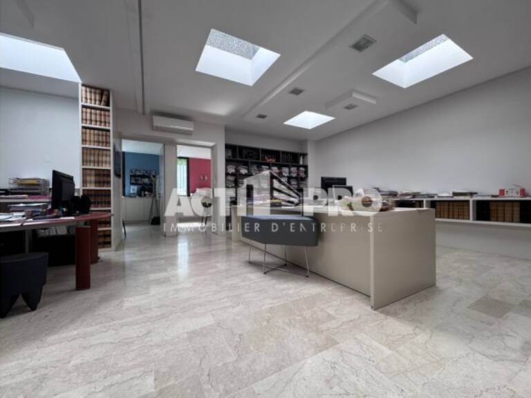 Bureaux à louer — photo 1