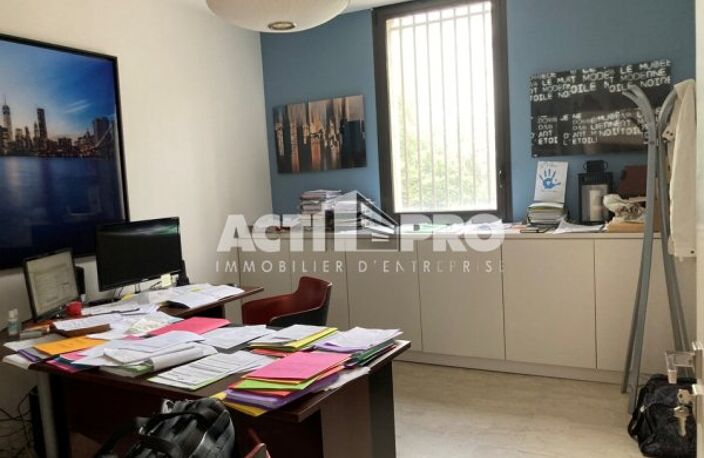 Bureaux à louer — photo 3