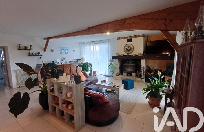 Vente Maison/villa 8 pièces — photo 2