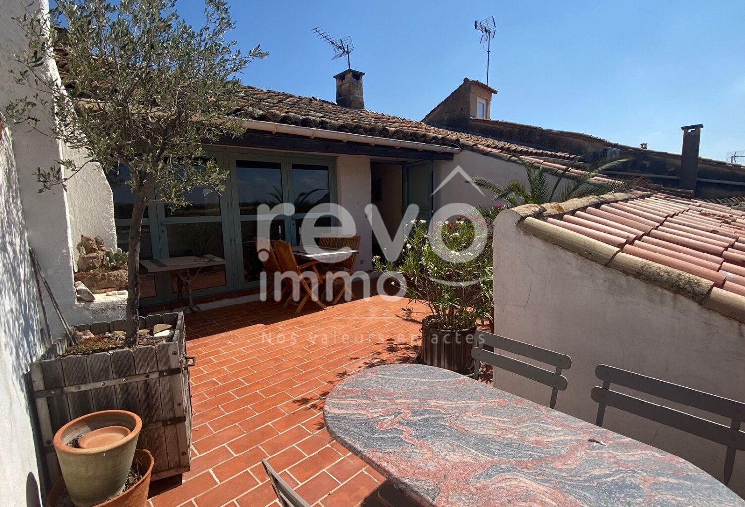 Duplex — photo 1