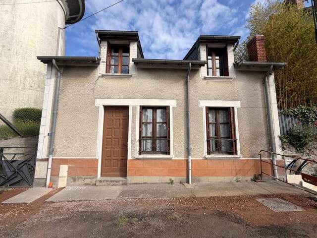 Maison de bourg de 4 pièces principales — photo du bien