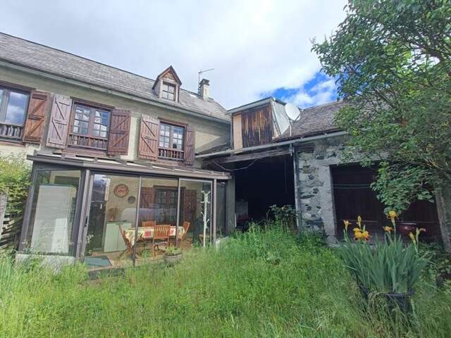 Maison en pierre de 3 pièces principales — photo du bien