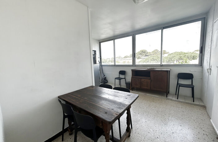 À Balaruc-Les-Bains, grand appartement avec balcon à vendre — photo 4