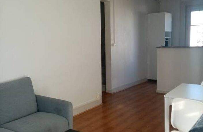 SAINT-ETIENNE SECTEUR FAURIEL/VIVARAIZE, T4 en duplex meublé — photo 2