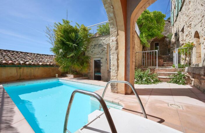 Pays de Forcalquier, rare maison de village de 367 m2 avec jardin terrasse et piscine — photo 5