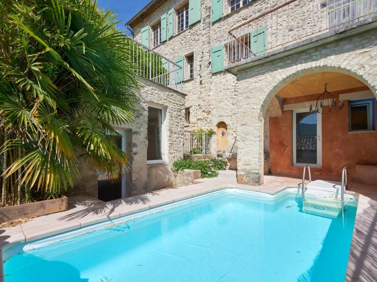Pays de Forcalquier, rare maison de village de 367 m2 avec jardin terrasse et piscine — photo 1