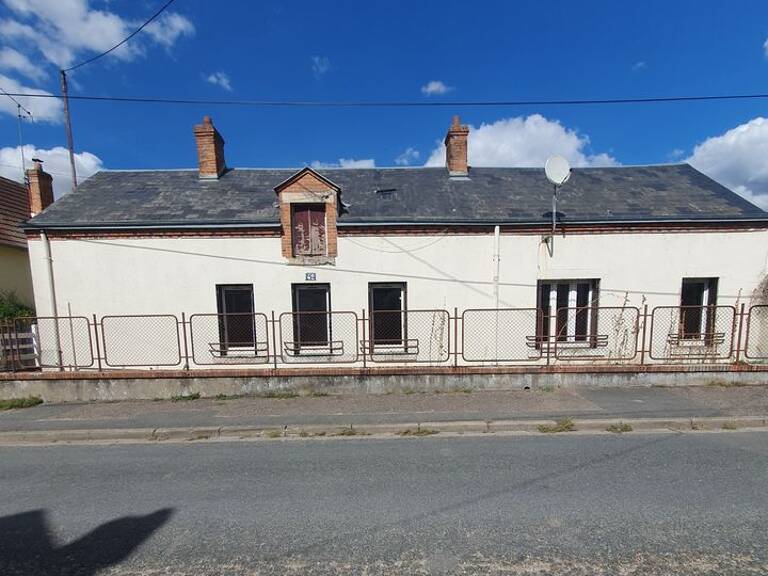 LONGERE 128M2 4 CHAMBRES 1167M2  TERRAIN EN PLEIN CENTRE — photo 1