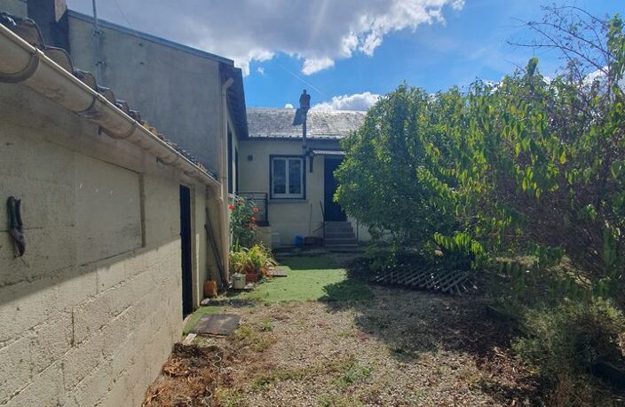 LONGERE 128M2 4 CHAMBRES 1167M2  TERRAIN EN PLEIN CENTRE — photo 4