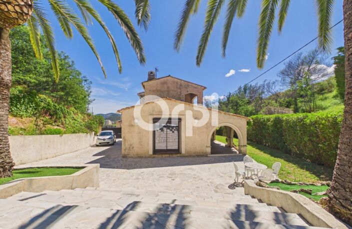 AU CALME - PROCHE COMMERCES - PISCINE - TERRASSES - STATIONNEMENTS ABRITÉS — photo 2