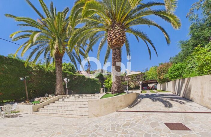 AU CALME - PROCHE COMMERCES - PISCINE - TERRASSES - STATIONNEMENTS ABRITÉS — photo 3
