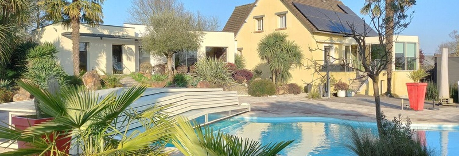 Maison 10 Pièces 300 m² à vendre à Cosmes (53230)