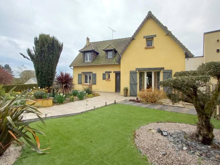 Propriété  de 300m² - 4 à 5 chambres - COSMES (53) — photo 1