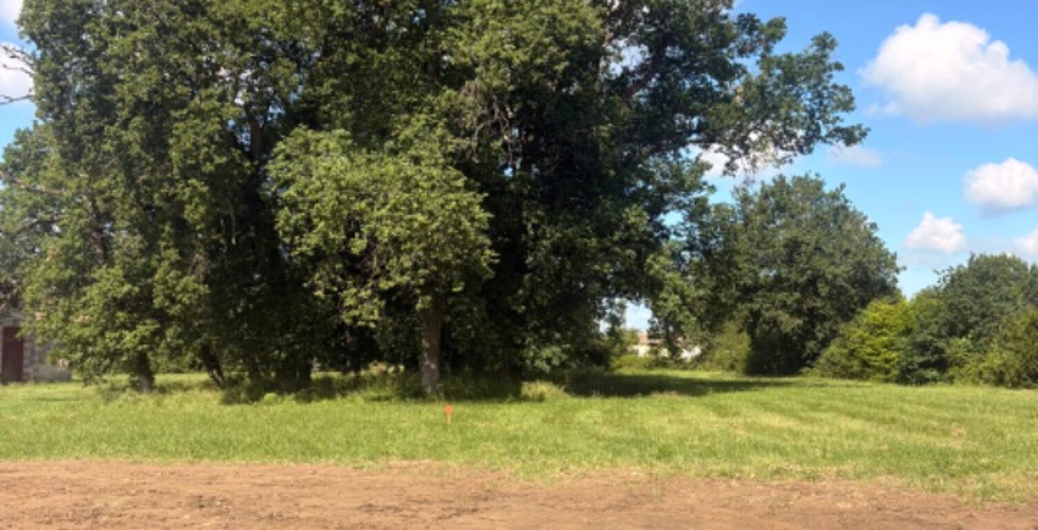 Terrain à bâtir à La Lande-de-Fronsac (33240) — photo 1