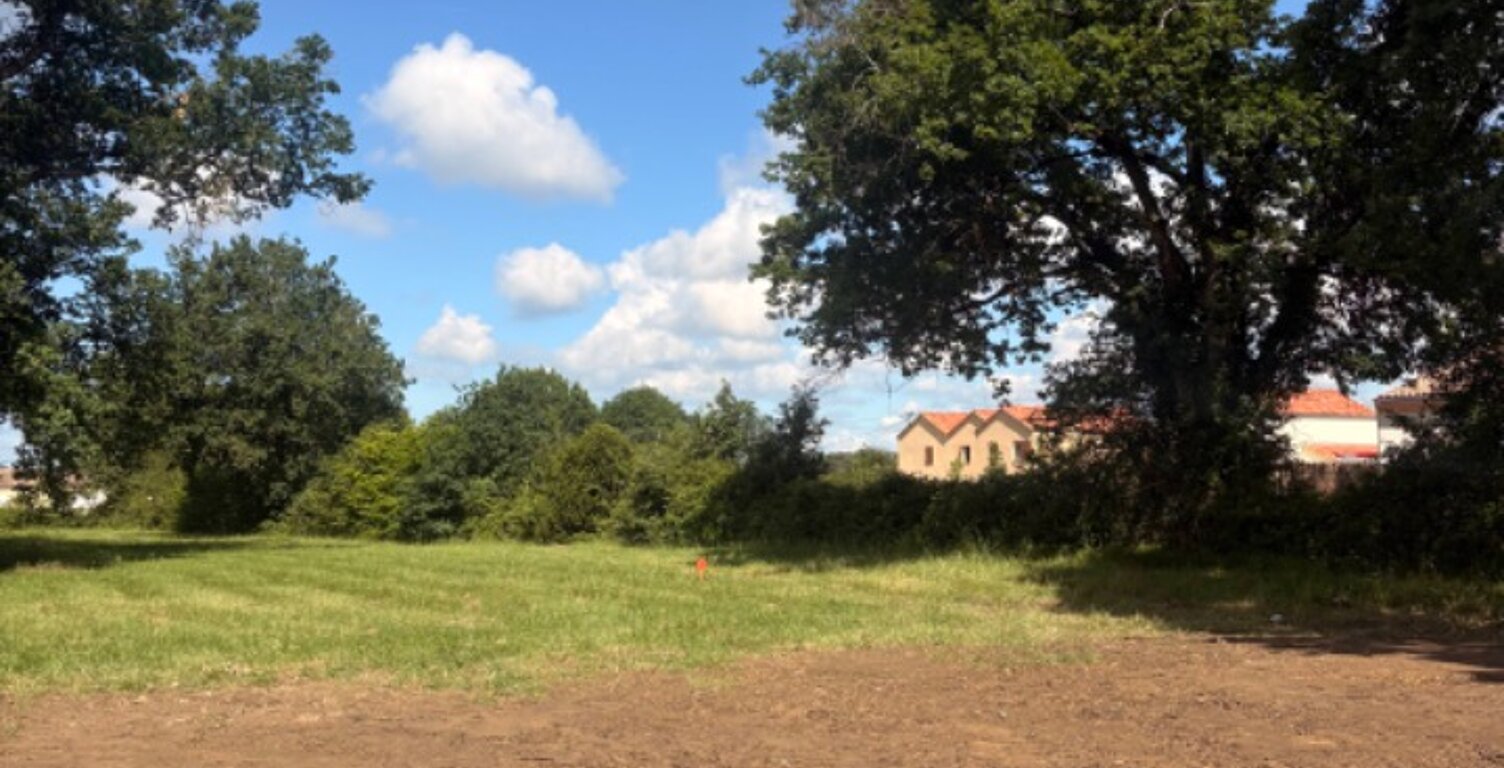 Terrain à bâtir à La Lande-de-Fronsac (33240) — photo 1