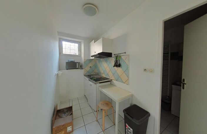 Appartement À Louer , L'eau , l'électricité et le chauffage sont compris dans les charges — photo 3