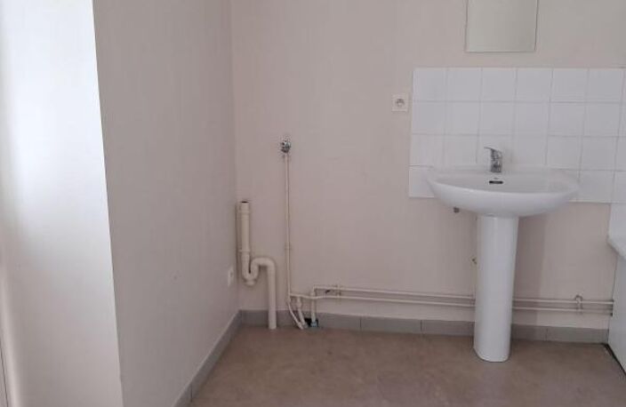Maison 3 pièces NOUANS LES FONTAINES — photo 3