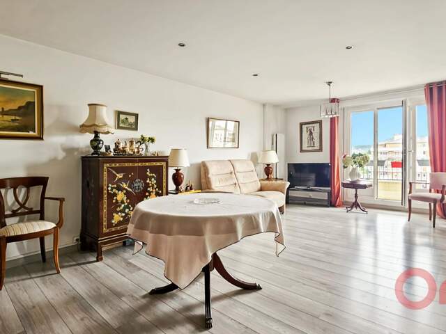 Appartement À Vendre — photo du bien