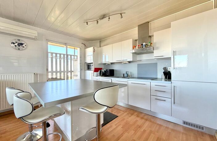 Appartement T4 de 77,12m² en dernier étage - Magnifique vue - Secteur Saint Tronc — photo 2